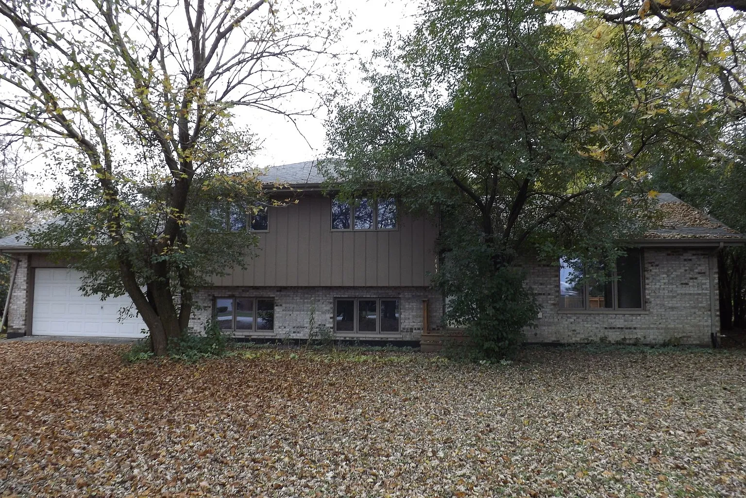 4843 Hollywood Dr photo 1