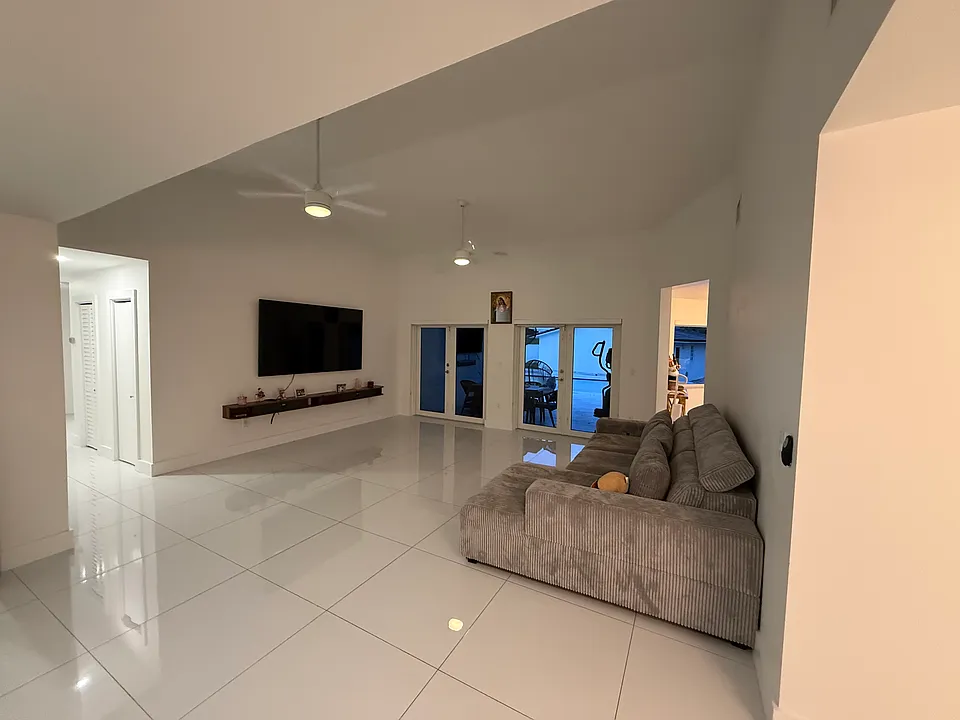 465 NW 119th Ave