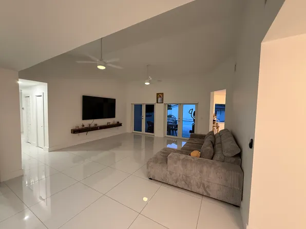465 NW 119th Ave, Miami, FL 33182
