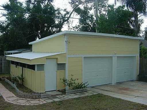 Detached garage