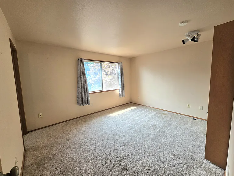 11501 5th Ave NE — Photo 12