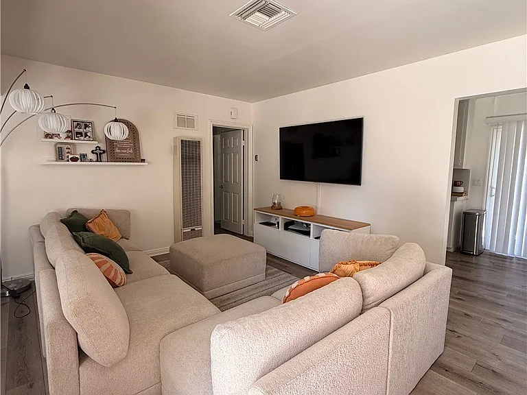 325 La Paloma St — Photo 5