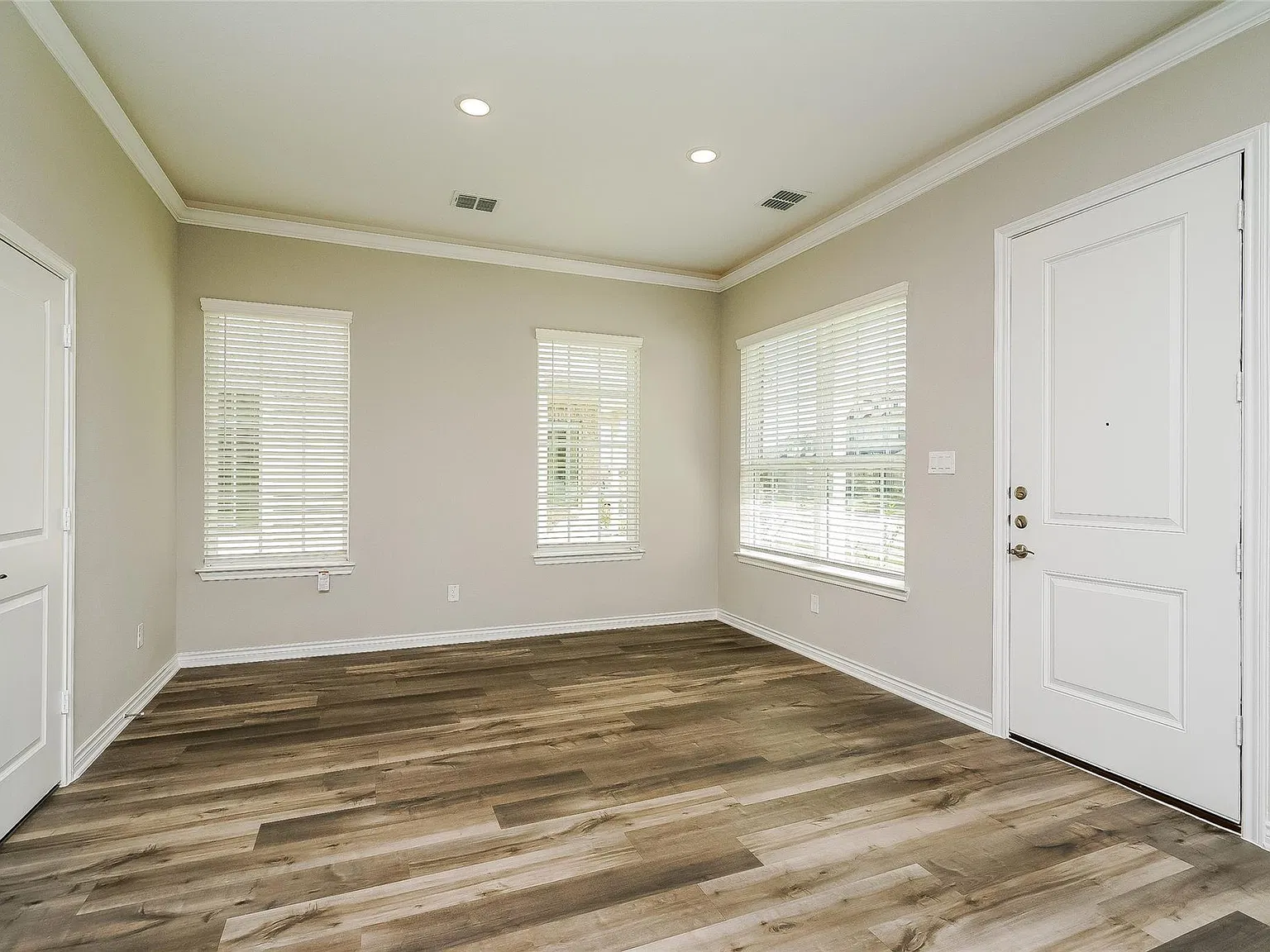 4 bed, 3.5 bath, 1855 sqft, $2,799 — Photo 2