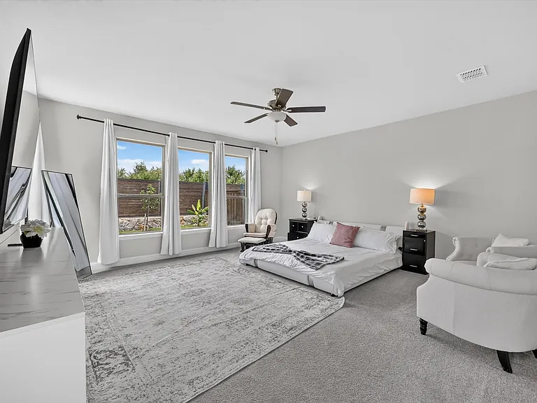 1428 Huckleberry St — Photo 2
