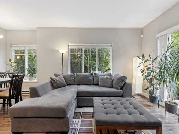 3888 Norfolk St #207, Burnaby, BC V5G 1E5