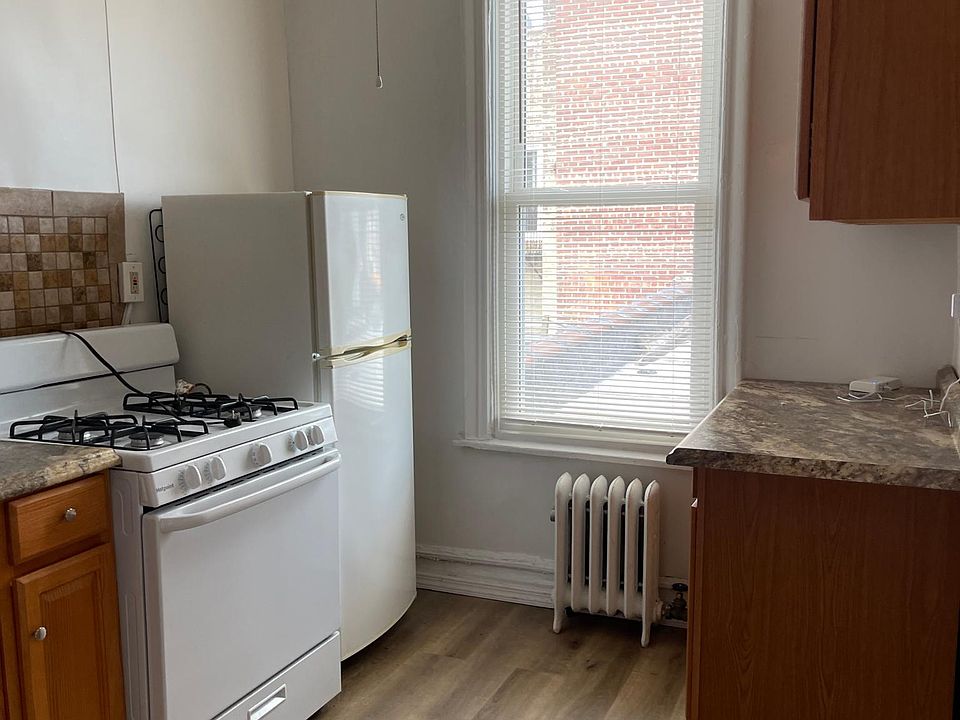 1st image of 9 Woodlawn Ave #2