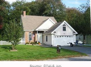 4 Robbins Ave, Old Lyme, CT 06371