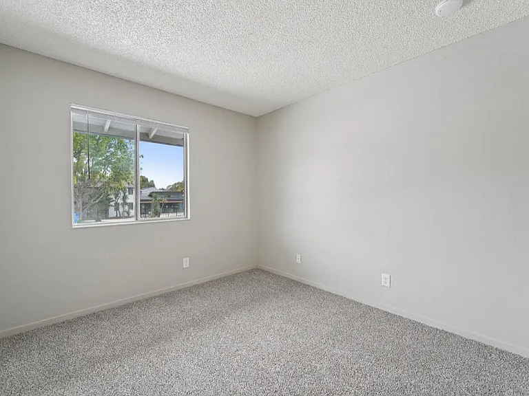 The Valley Apartments — Photo 43