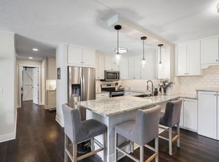 10511 Cedar Lake Rd APT 212, Minnetonka, MN 55305