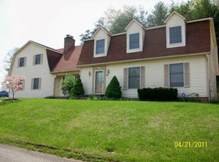 26 Carriage Rd, Charleston, WV 25314