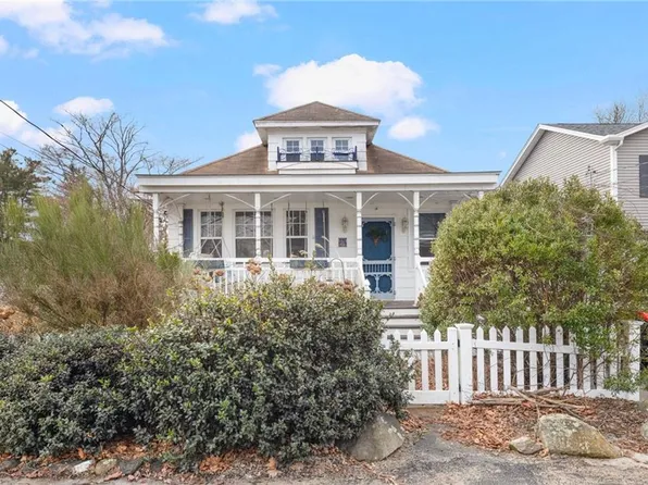 31 Dewey Ave, Tiverton, RI 02878