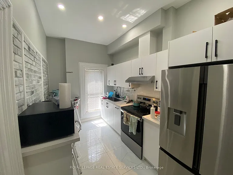 206 Carlton St #203 — Photo 5