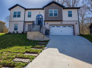 1008 Racker Dr, Clarksville, TN 37043