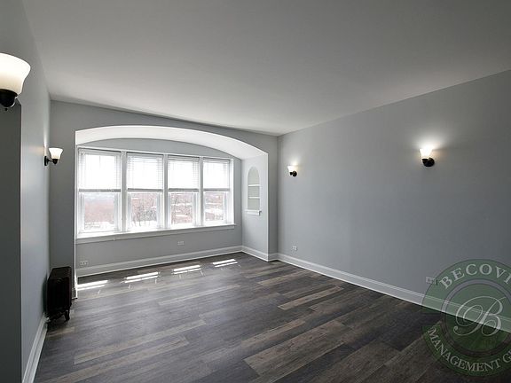 3rd image of 1600 W Sherwin Ave #407