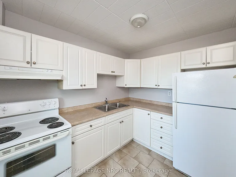 90 Woodlawn Rd #4 — Photo 9