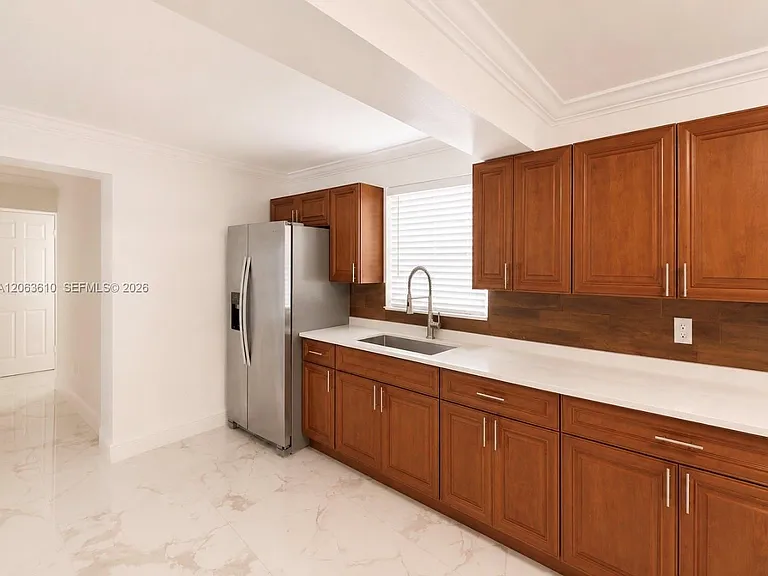 6049 SW 39th St — Photo 6
