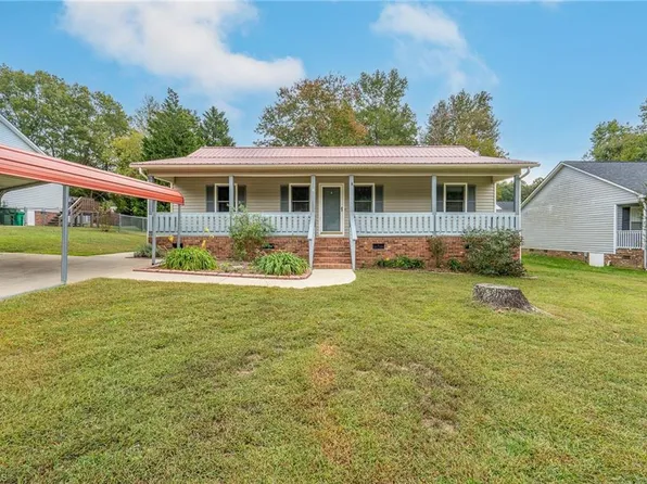 220 Sam Kinley Dr, Thomasville, NC 27360