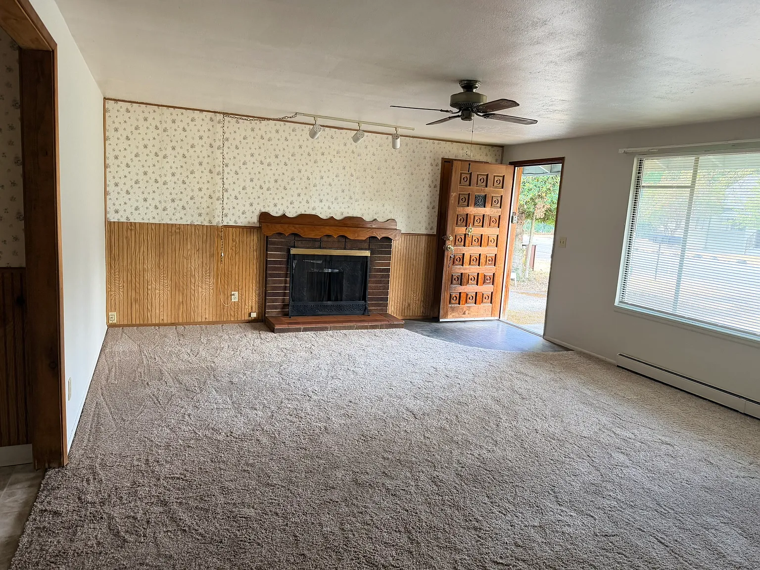 3 bed, 1032 sqft, $1,995 — Photo 4