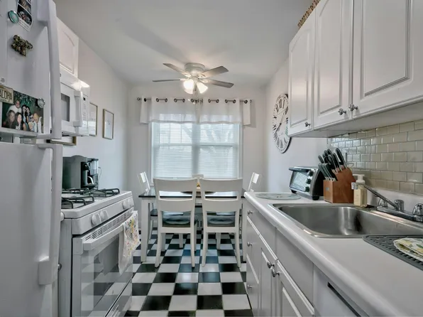 43 N Forest Avenue #C3, Rockville Centre, NY 11570