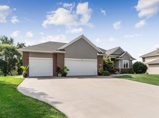 3375 Wild Rose Rd, Cedar Rapids, IA 52411