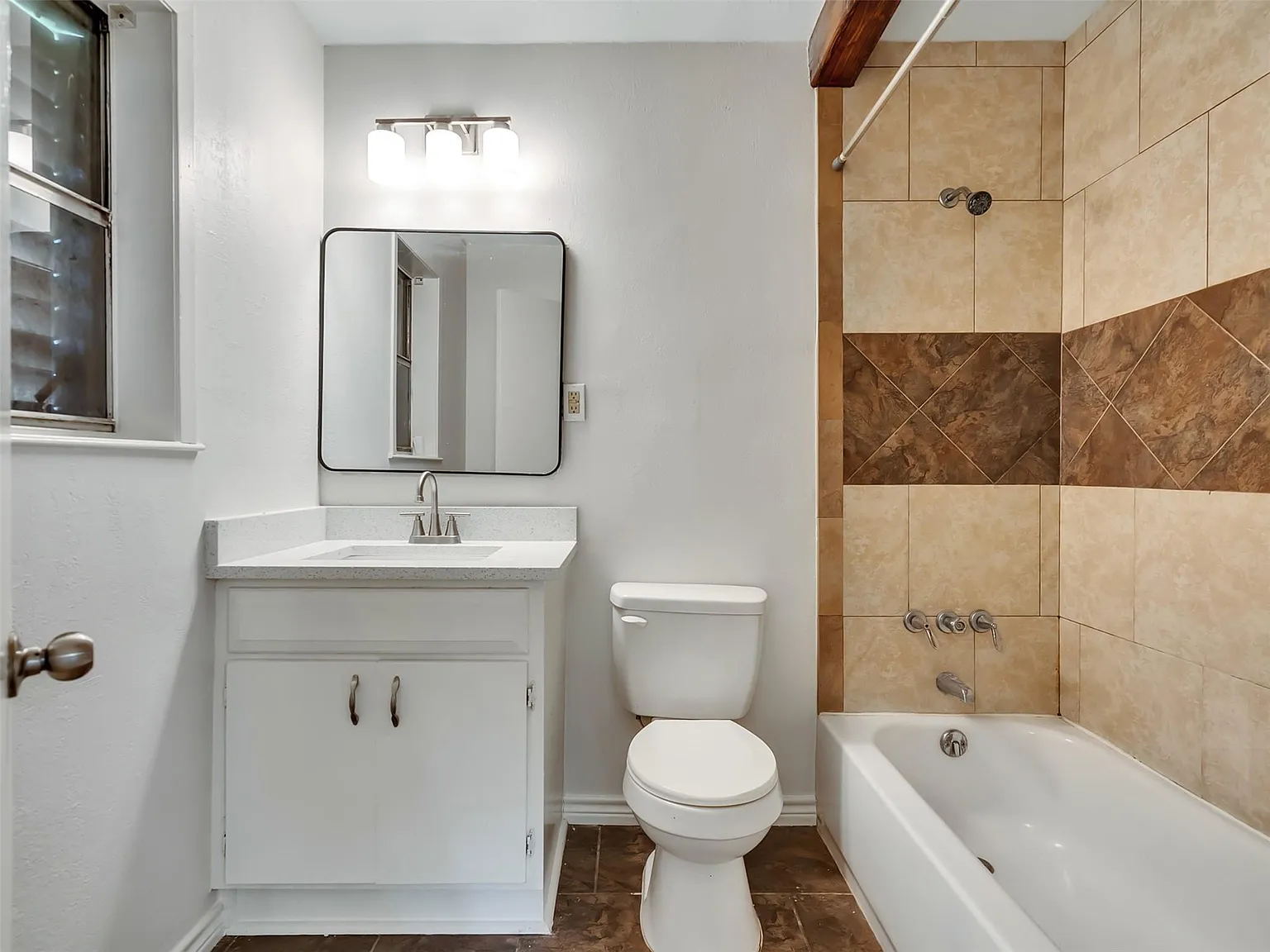 4 bed, 2.0 bath, 1406 sqft, $1,700 — Photo 3