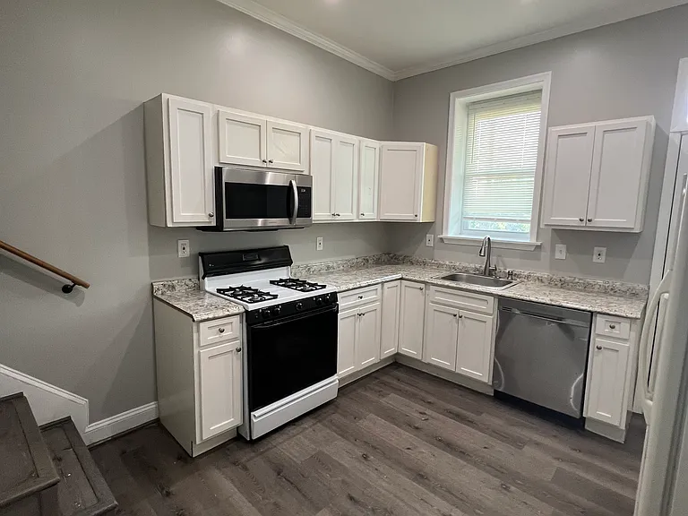 2109 Homewood Ave — Photo 5