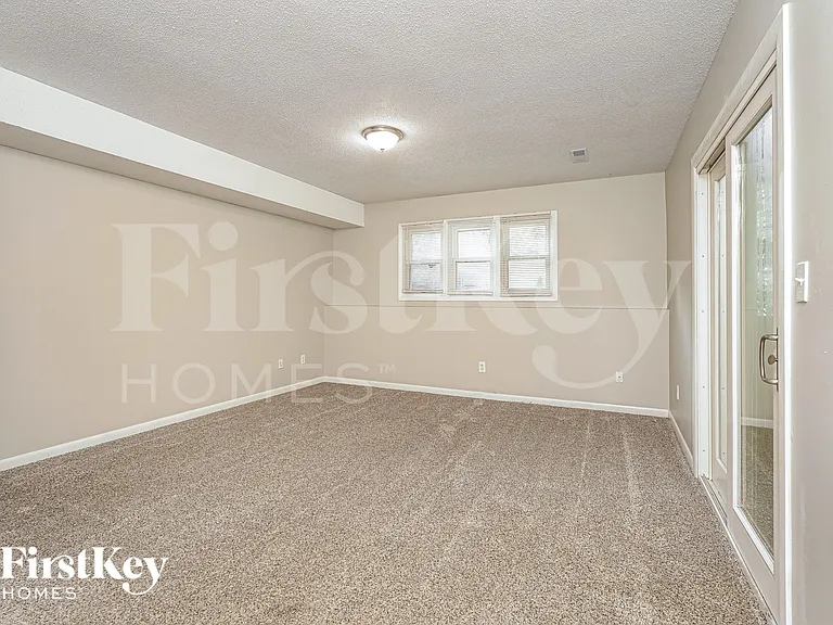 137 Carrisbrooke Ln — Photo 16