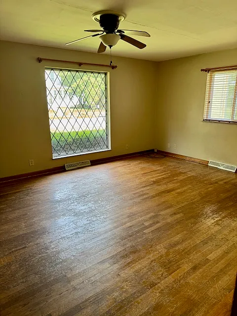 2 bed, 1010 sqft, $1,200 — Photo 4