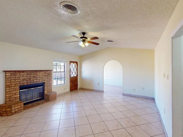 1460 Lindberg Ave — Photo 4