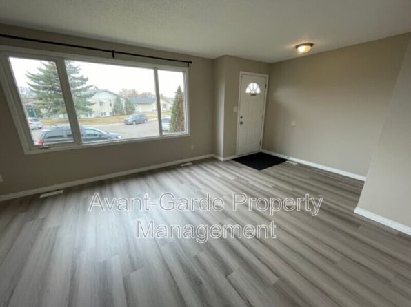 3003 131st Ave NW, Edmonton, AB T5L 3M7