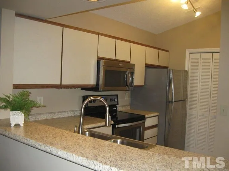 6111 Sunpointe Dr #201 — Photo 15