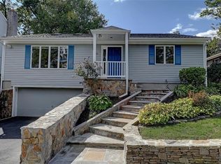 33 Newman Rd, Pawtucket, RI 02860