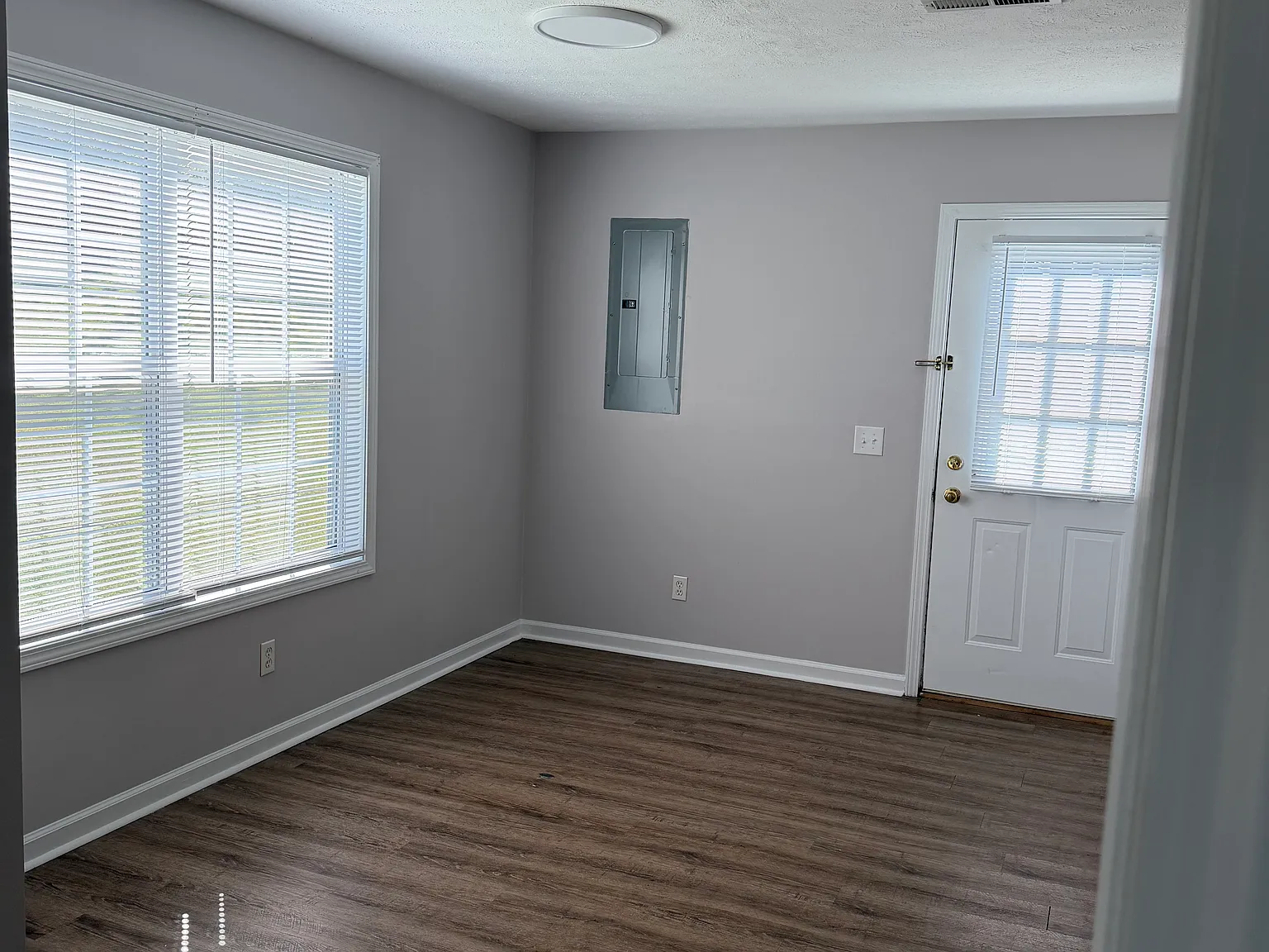 2 bed, 1.5 bath, 1050 sqft, $1,000 — Photo 3