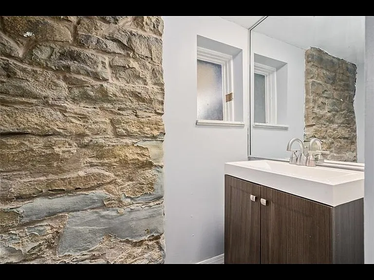 6412 Howe St #1 — Photo 32