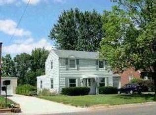 2027 E Riverview Ct, Peoria Heights, IL 61616