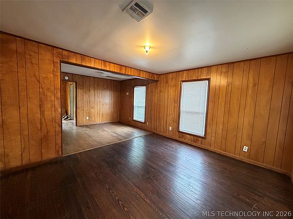 4th image of 1009 E Thompson Ave