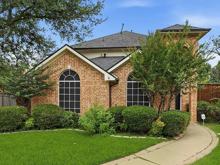 600 Raintree Cir — Photo 6