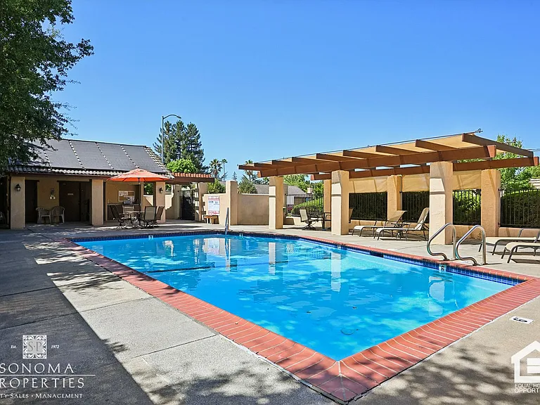 424 La Quinta Ln — Photo 5