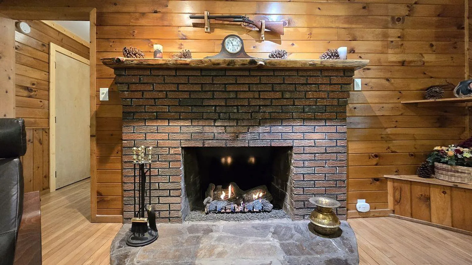3 bed, 2.0 bath, 1485 sqft, $4,120 — Photo 3