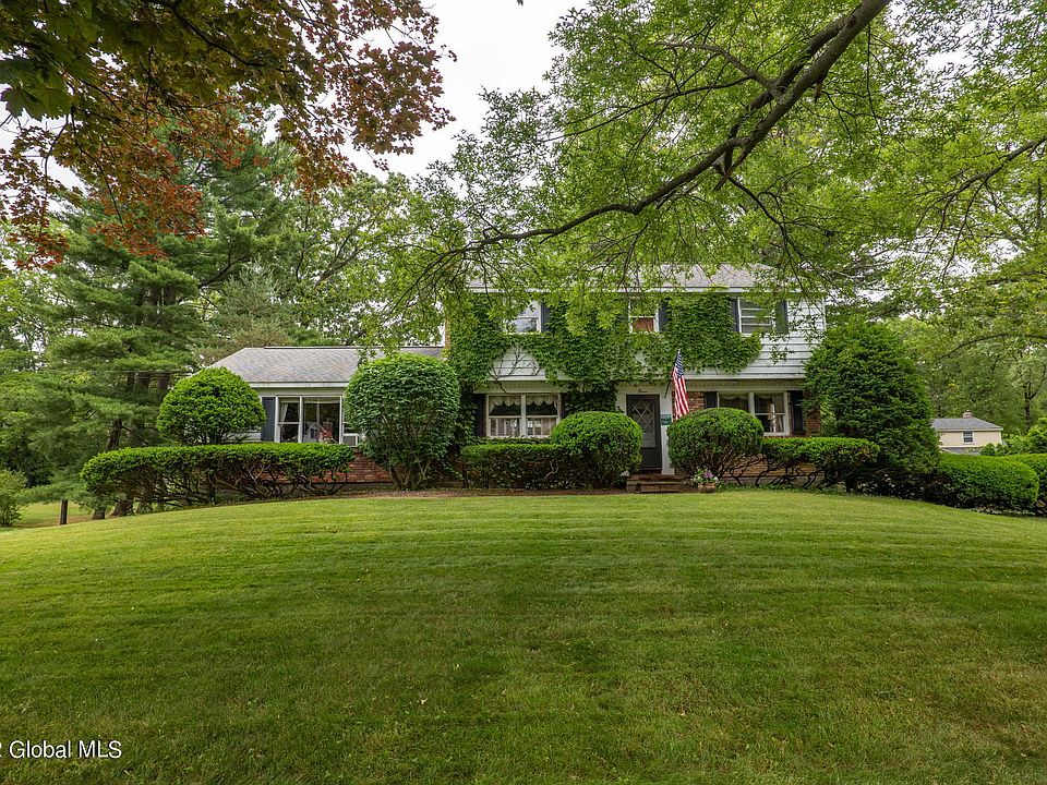 1st image of 11 Beechwood Dr