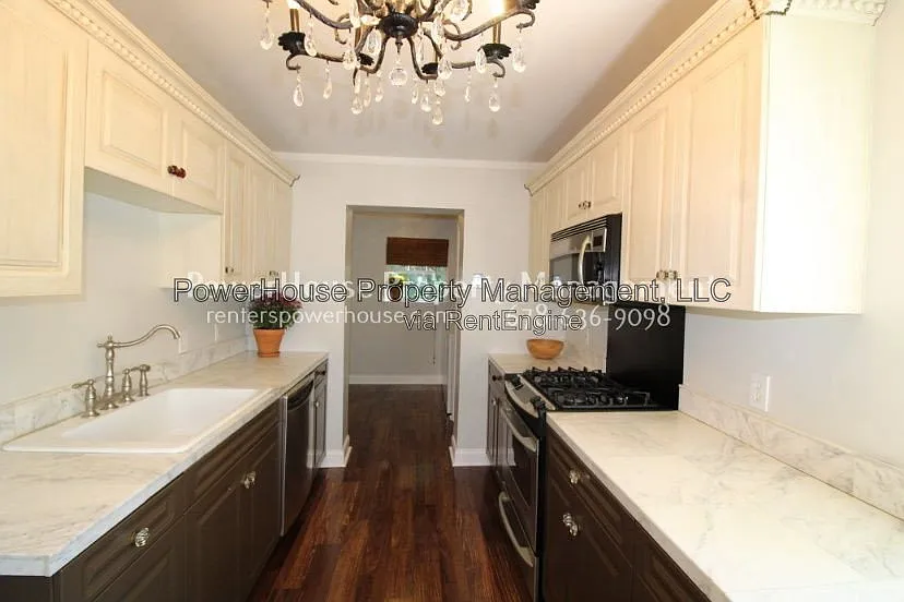 3 bed, 1.0 bath, 1254 sqft, $1,999 — Photo 3