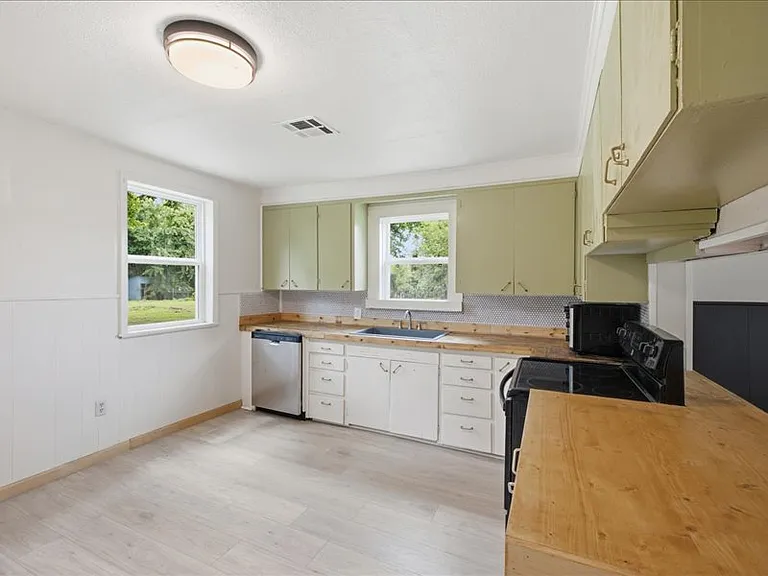 357 Donkey Ln — Photo 2