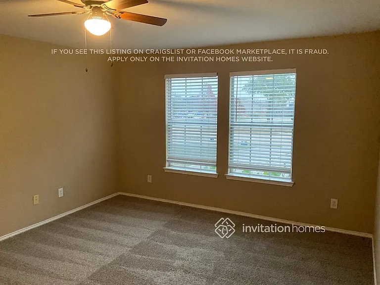 1002 Chatham Ln — Photo 12