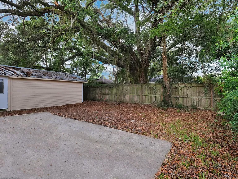 6418 Sapphire Dr — Photo 25
