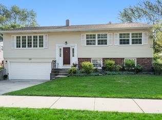 515 Weidner Rd, Buffalo Grove, IL 60089