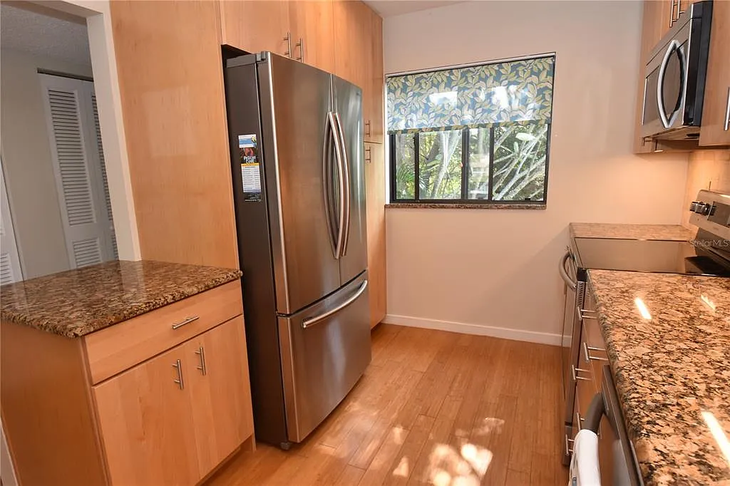 2 bed, 2.0 bath, 1216 sqft, $2,400 — Photo 3