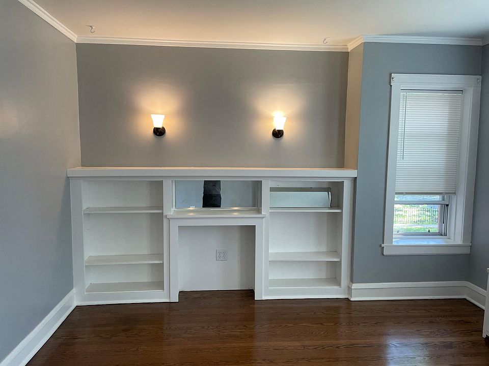1st image of 3821 N Sawyer Ave #1