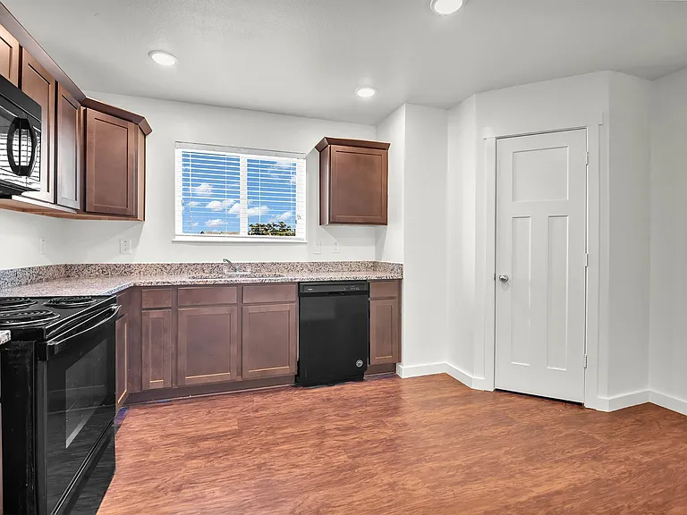 21155 Gosling Rd #16B — Photo 7