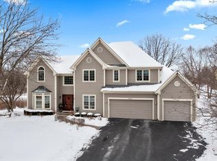 881 Edgewood Dr, Sugar Grove, IL 60554