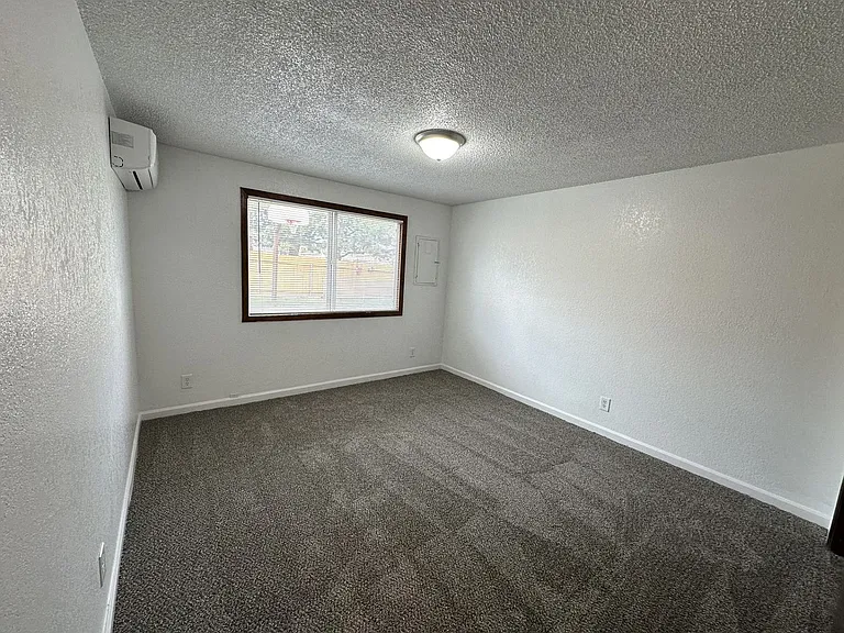 1821 Peach Tree Ln — Photo 9
